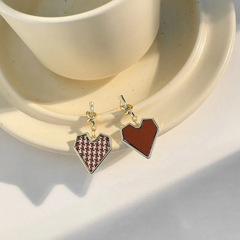 

Korea 2022 New Trendy Love Earrings Simple Temperament Wild Personality Earrings Ear Jewelry Thousand Bird Lattice Love Earrings