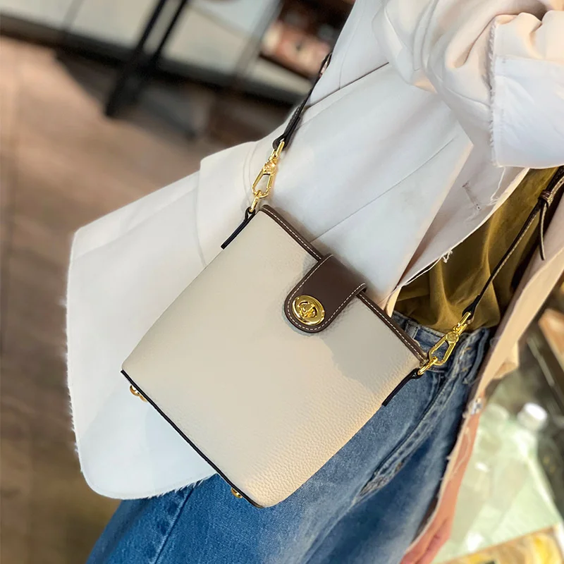 

Высококачественная Роскошная брендовая оригинальная маленькая весенне-летняя Новинка 2023 Высококачественная сумка-мессенджер на одно пле...