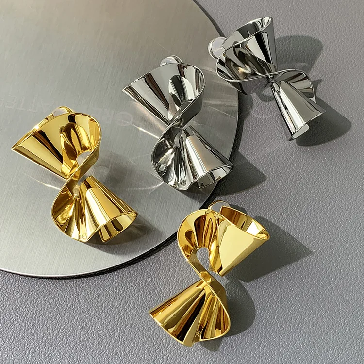 

Женские витые серьги-подвески в стиле панк, золотого и серебряного цвета, нестандартной геометрической формы, модные блестящие металлическ...