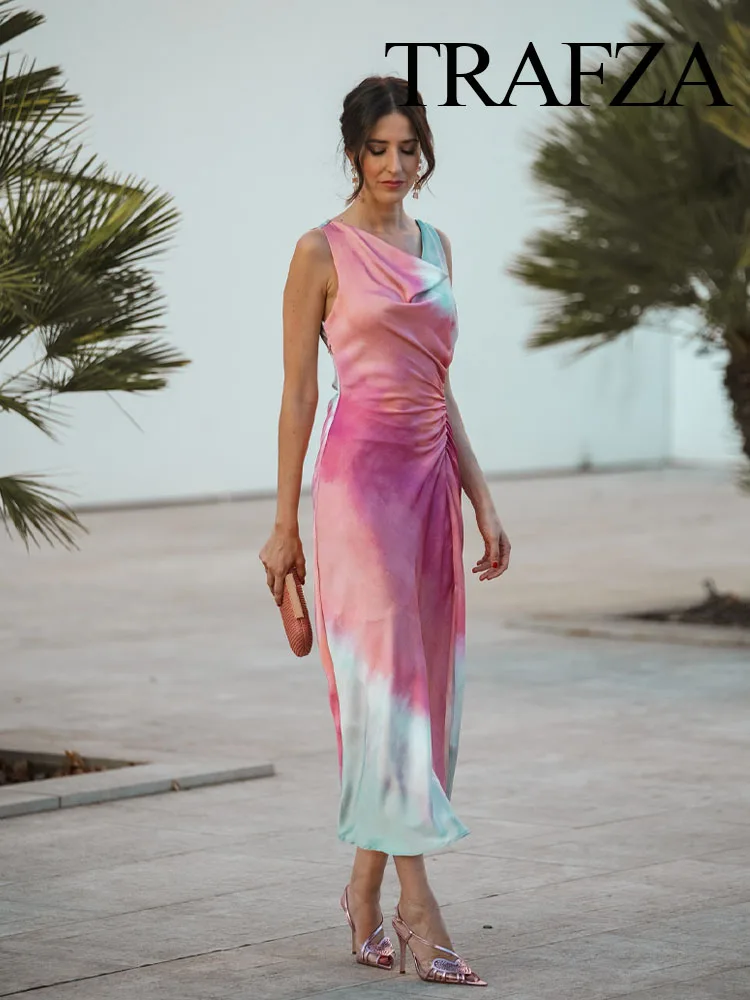 Платье женское атласное средней длины с принтом без рукавов