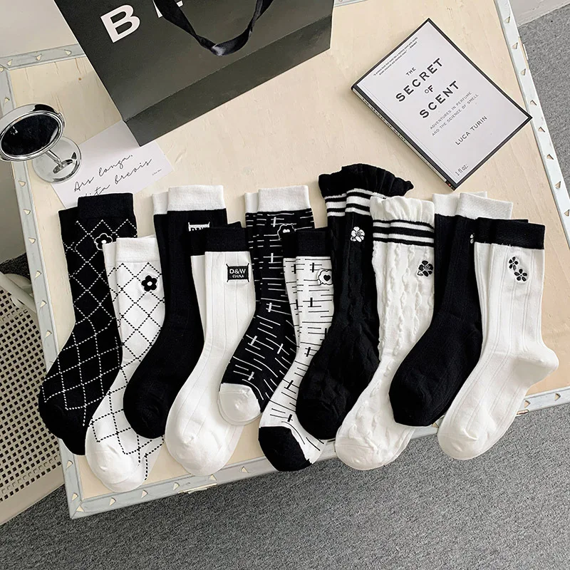 

Женские носки с вышивкой, черные, белые носки с цветами для женщин, повседневные милые трендовые удобные мягкие хлопковые осенне-зимние чул...