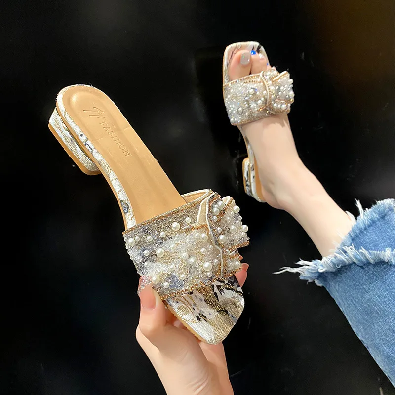 

Flat slippers Women shoe Pearl rhinestones bow Women's shoes Thick heel Sandals Fashion one word drag 2020 summer