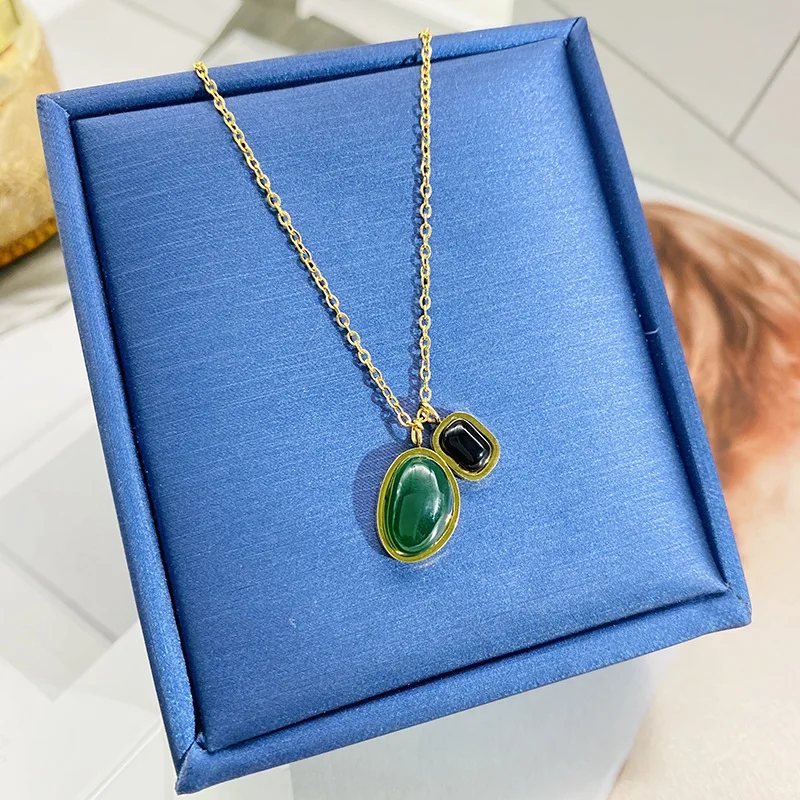 

Fashionable Golden Vintage Emerald Black Agate Double Pendant Titanium Steel Necklace Female Gold Necklace for Women