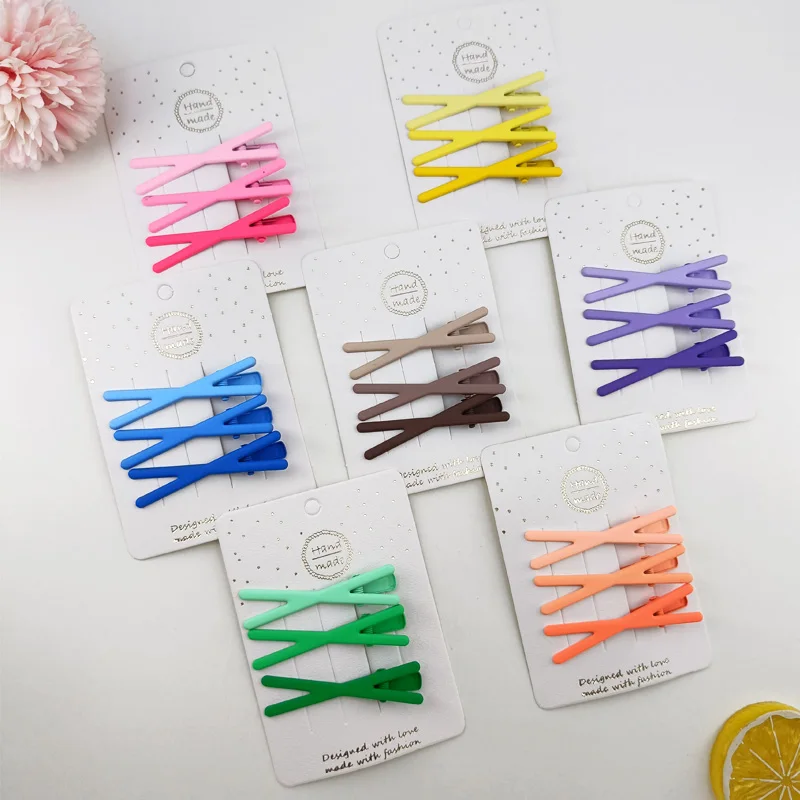 3 PES/SET. The Method of  Packing is Cardboard Packaging .Size is 6*1.5CM.Material is Metal and Card,Cross Style Duck  Cilp