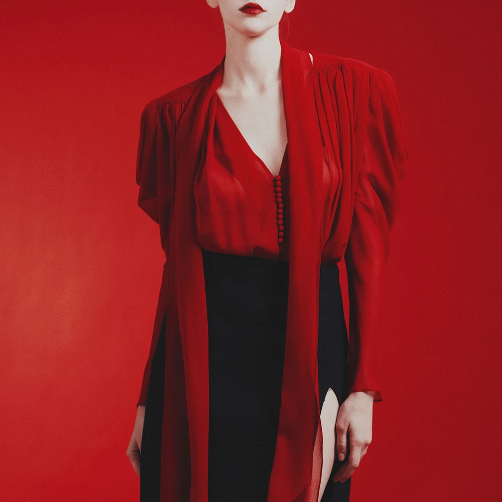 TWOTWINSTYLE однотонная свободная блузка со складками и темпераментом для женщин