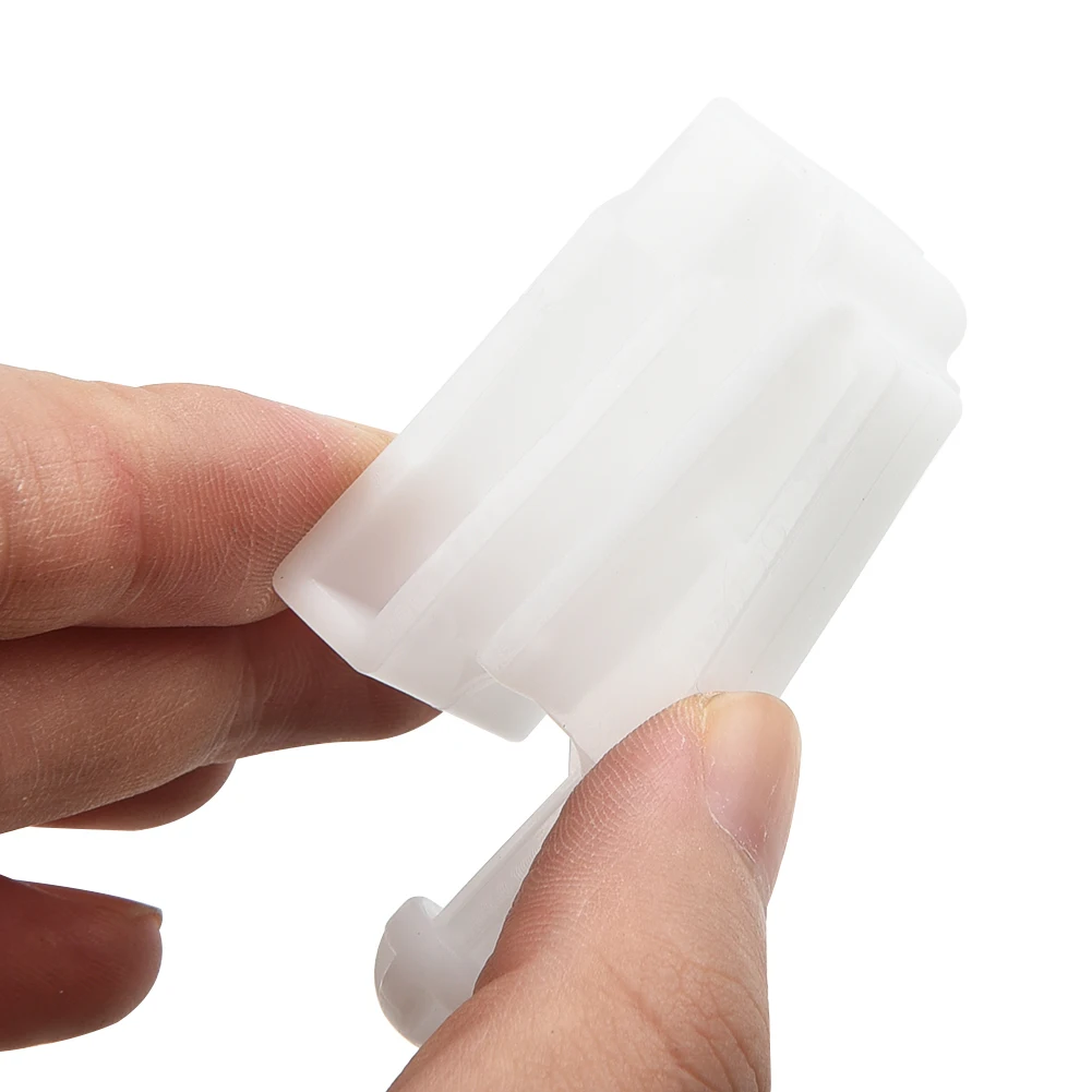 Комплект из 2 белых пластиковых держателей для рефлектора Xenon BMW 5 серии E39 2000-2003