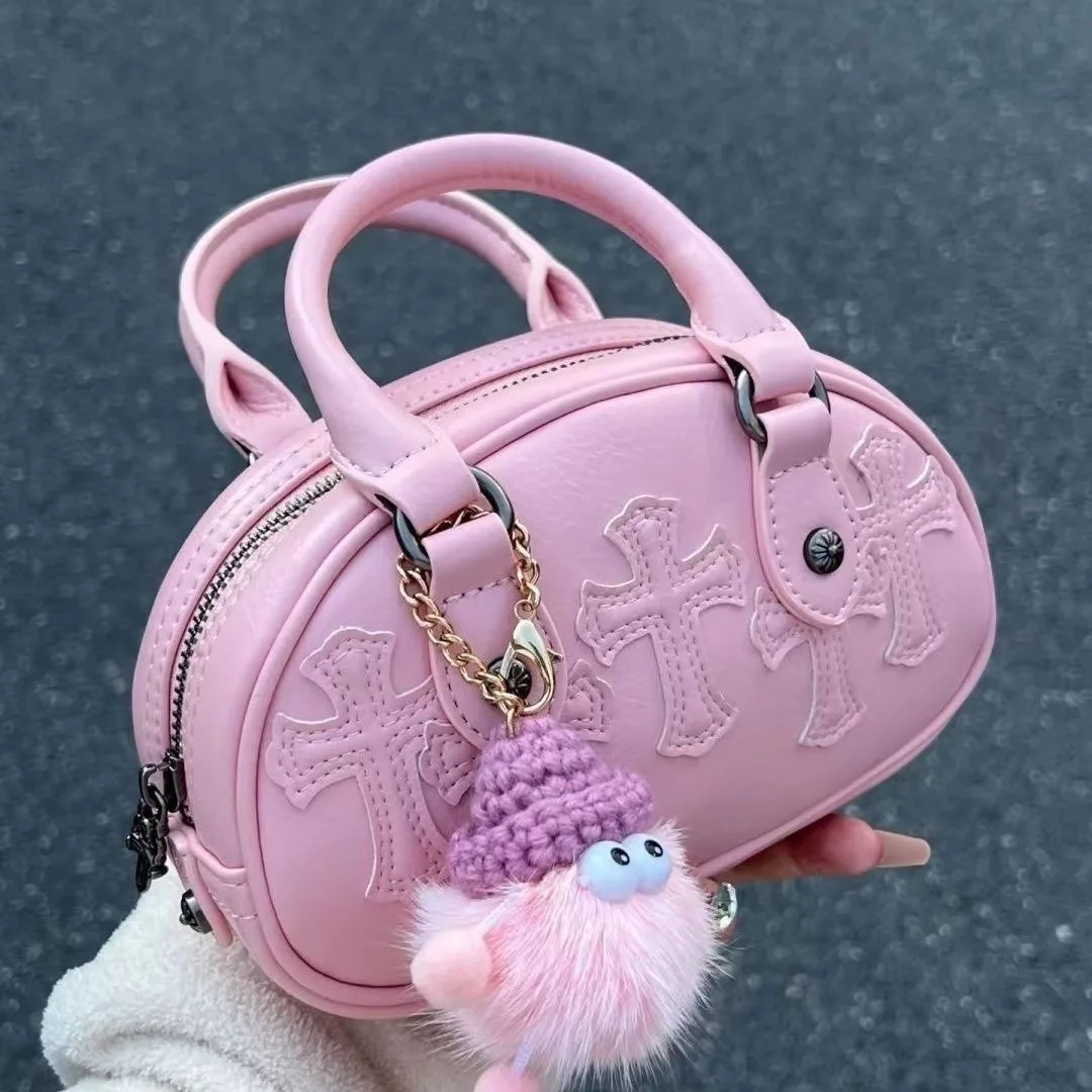 

Handbag 2023 Luxury Designer Brand Casual Style Small Handbag Street Style Summer Fashion One Shoulder Pillow Bag Free Ornament