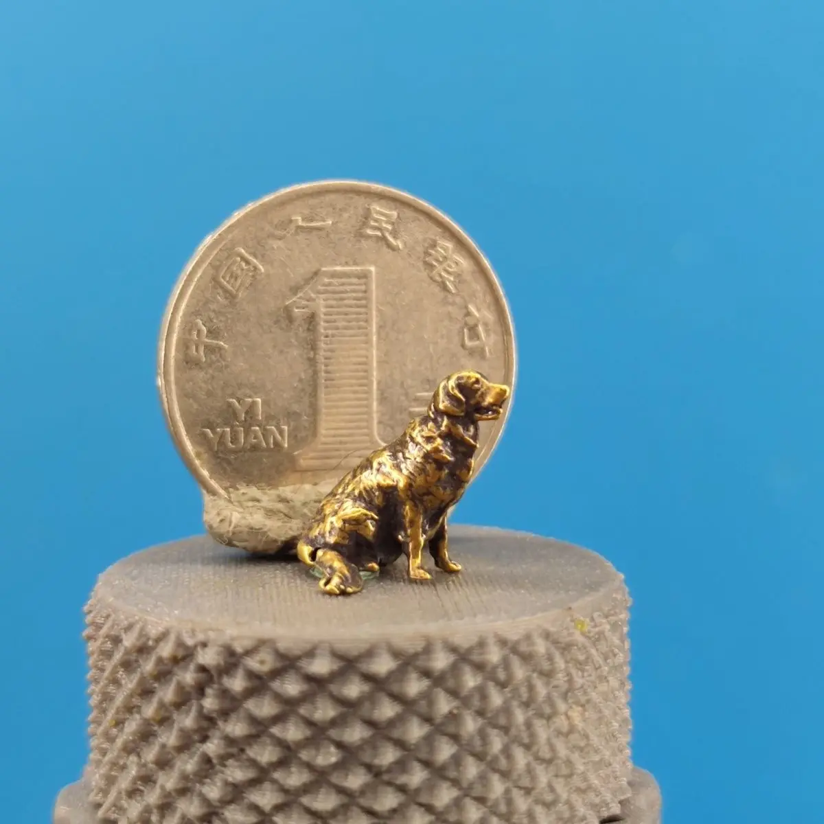 

Латунная модель золотистого ретривера, имитация периферийных устройств для домашних животных, чао, игровая сцена, украшение для автомобиля, декоративная ручная фигурка