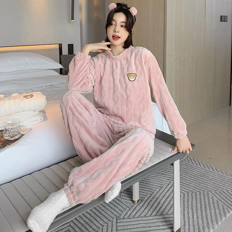 Sweet Little Fragrance Bear Badge Pajamas Set Women's Autumn And Winter Flannel Cardigan Thickened And Warm Coral Velvet