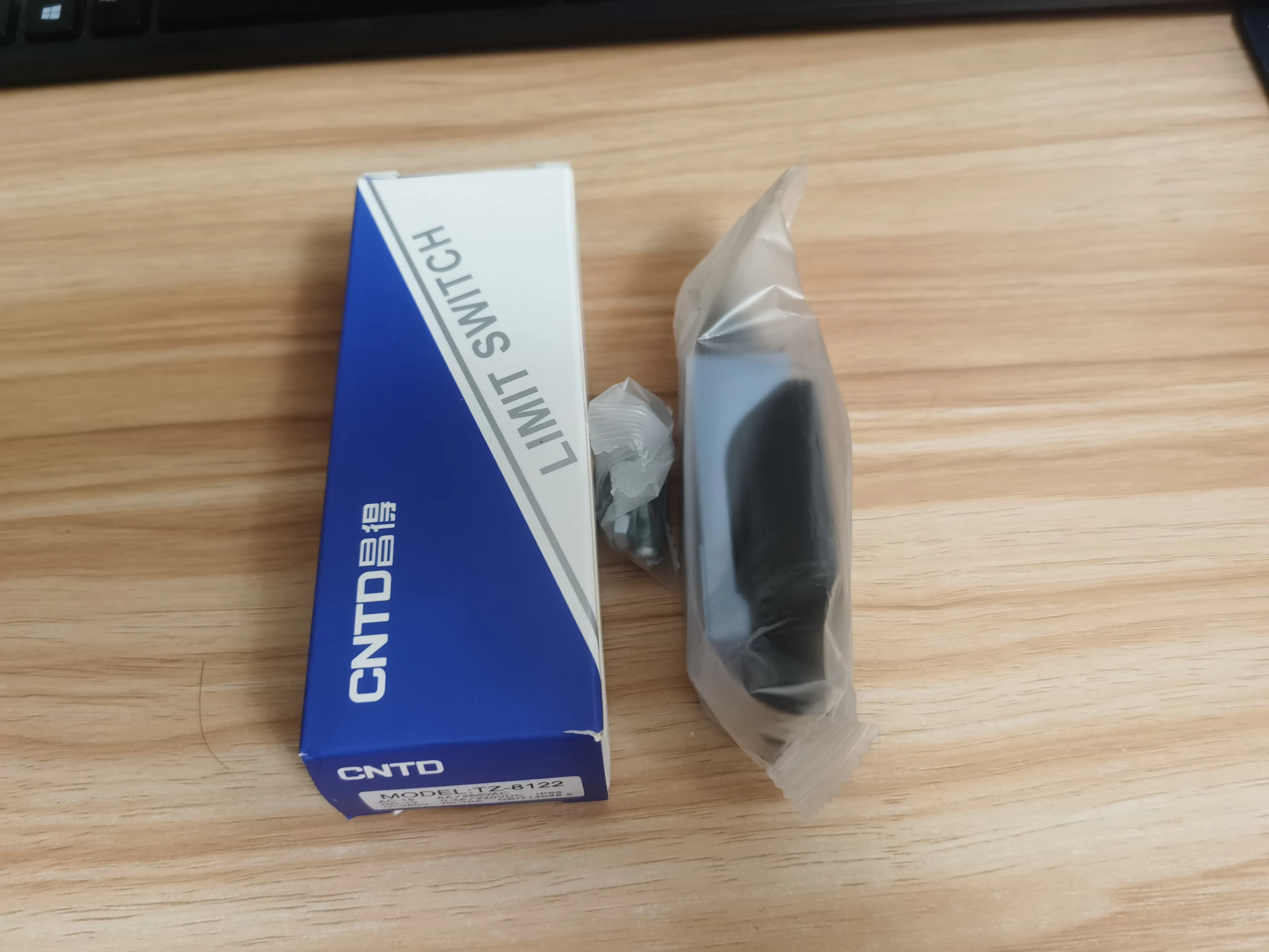 1 шт. новый концевой выключатель CNTD TZ-8122 TZ8122