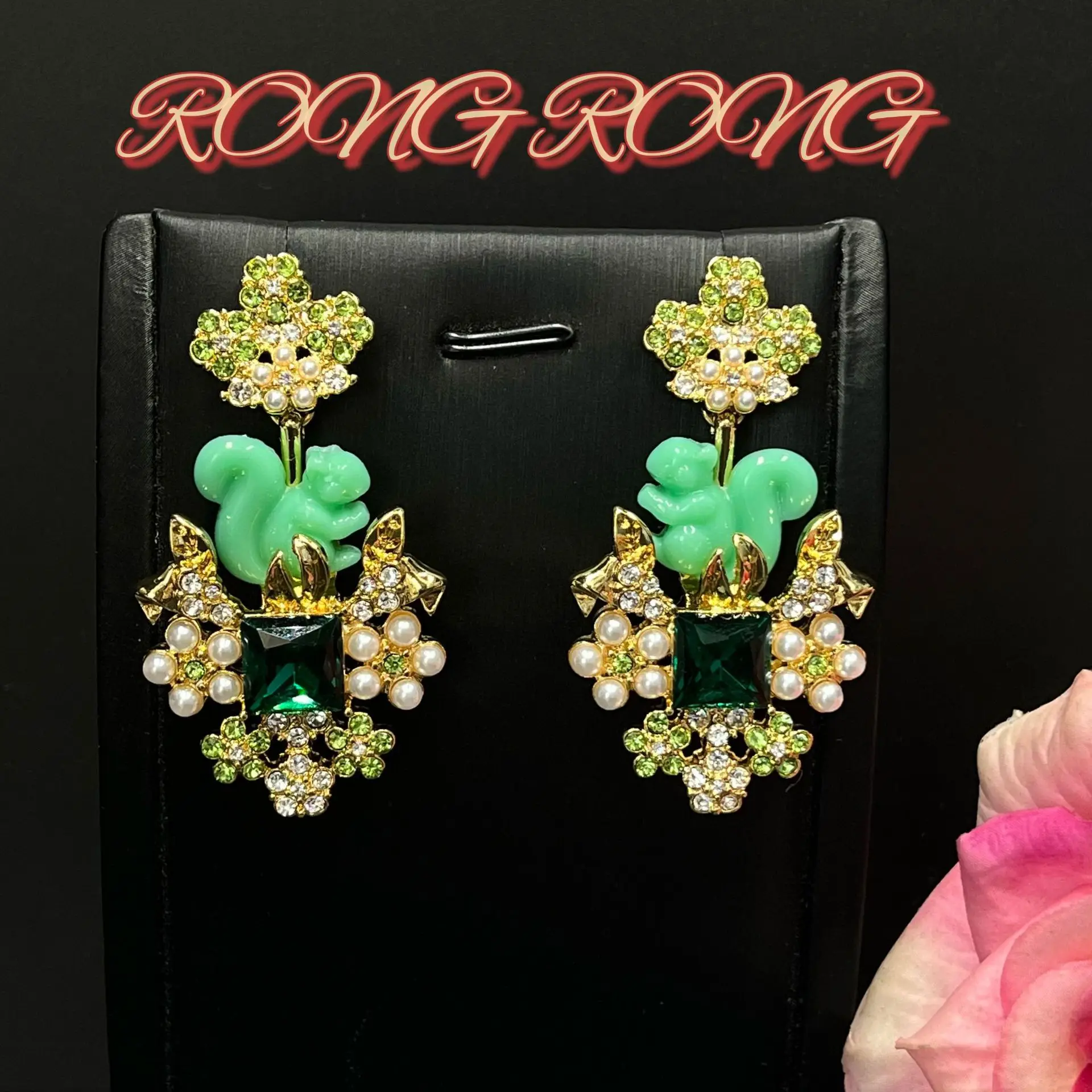 Циндао подержанные серьги с зеленой белкой цветком травой бриллиантами тяжелые