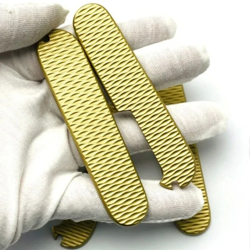 Фото Рукоятка из титана TC4 для швейцарского ножа 91 мм – комплект из 2-х частей для самостоятельной модернизации. Товар в наличии. №1