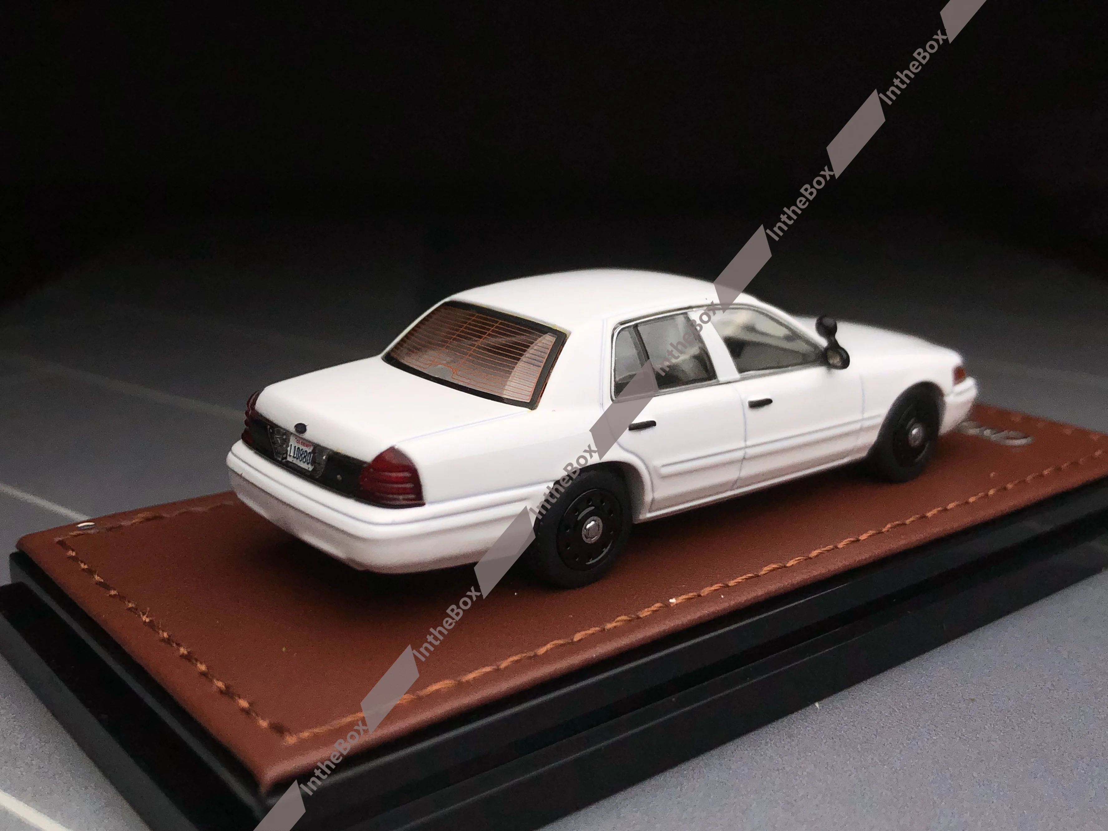 GOC 1:64 White Crown Victoria EN114 Американская модель литая под давлением металлическая
