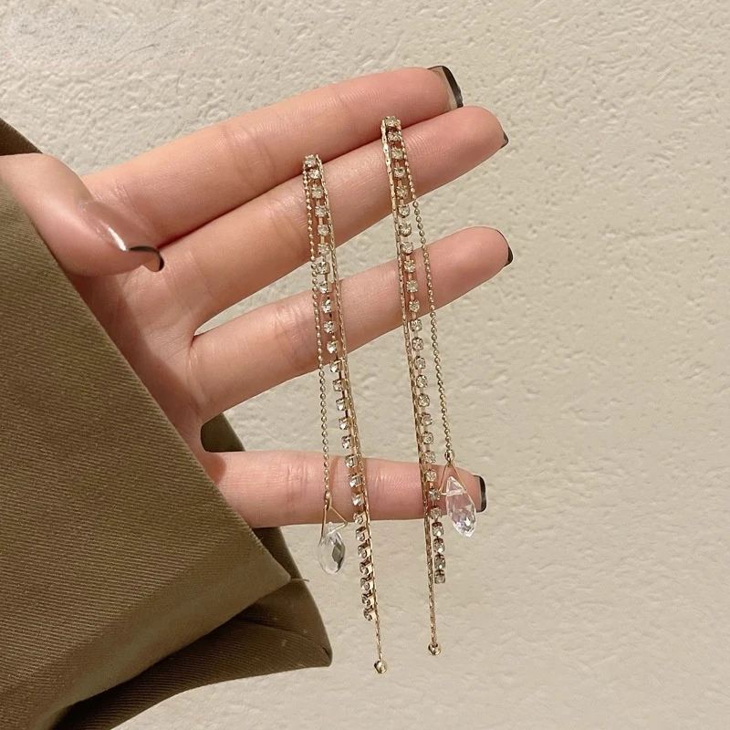 

Корейские модные длинные серьги с кисточками для женщин темпераментные серьги с бриллиантами для красивой леди индивидуальные новые модны...