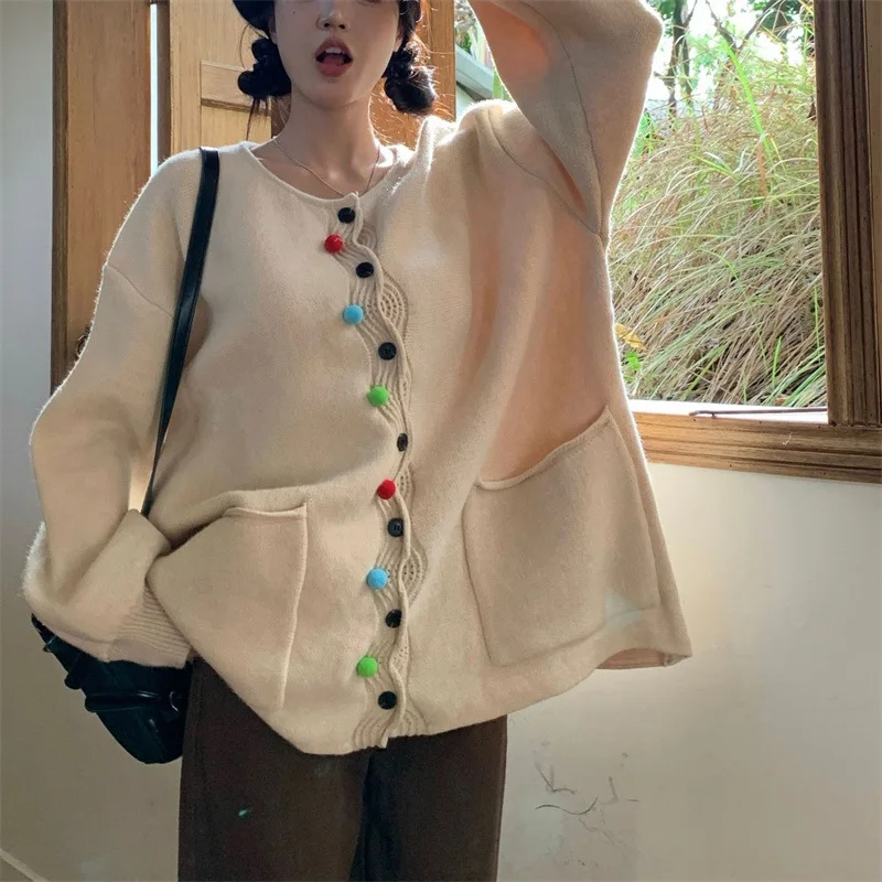 Женский трикотажный кардиган на пуговицах свободный с большими карманами и