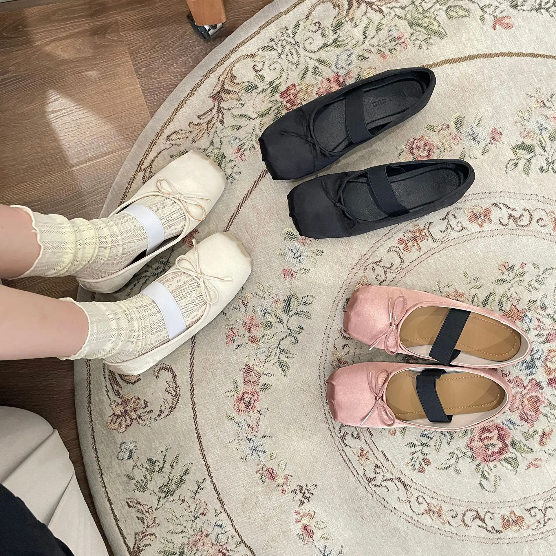 

Autumn 2023 New Retro Square Toe Shallow Mouth Slip-on Soft-soled Single-layer Shoes French Flat Satin Ballet Shoes