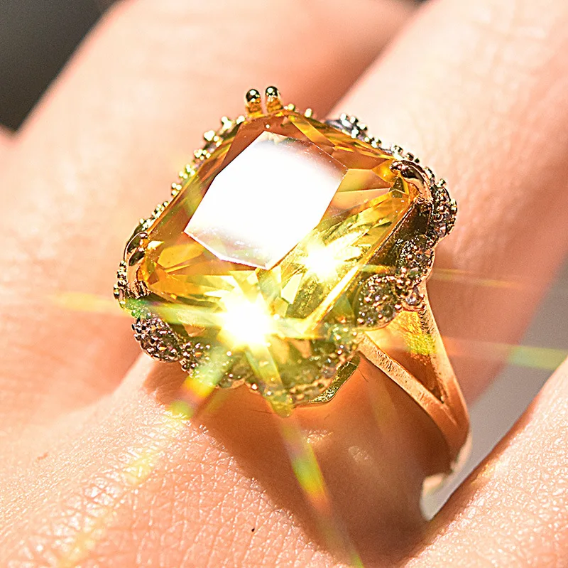 

Trendy Square Cyrstal Engagement Ring For Women Champagne Big Yellow Zircon Female Rings Jewelry Gifts