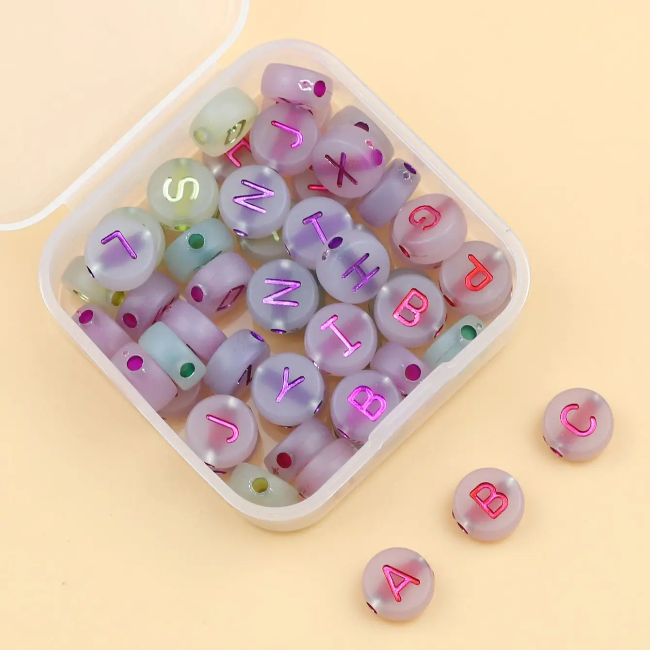 Набор для творчества, Коробка 50 шт. 10 мм, Плоские Круглые светящиеся буквы, акриловые разделители, бусины россыпью для изготовления ювелирных изделий, детские браслеты, аксессуары