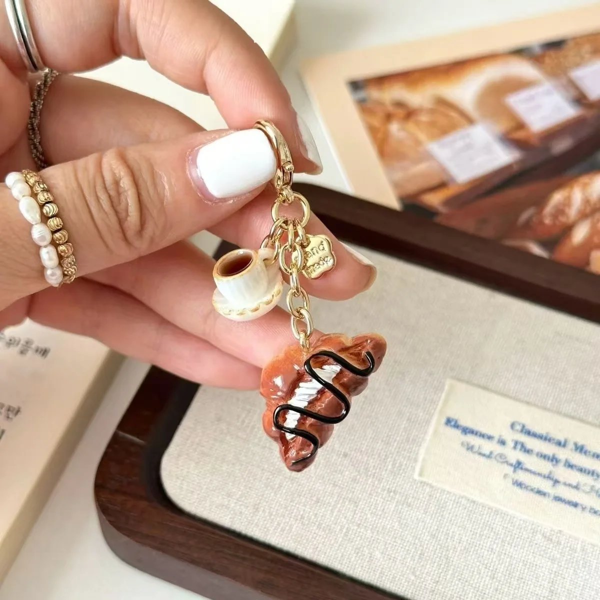 Креативный брелок с подвеской в виде круассанов и кофе для ключей от машины милая