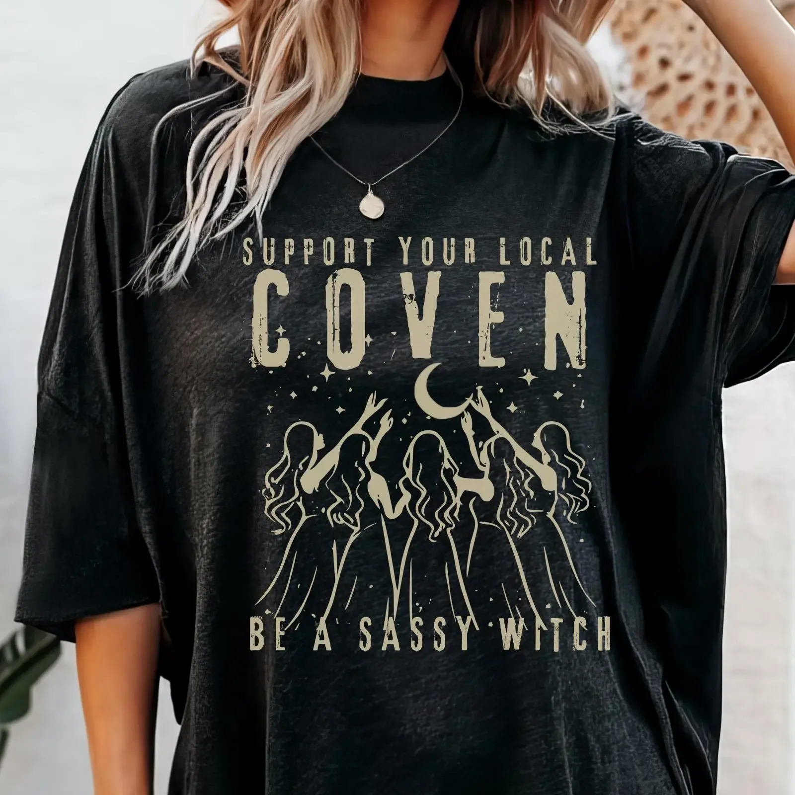 Фото Футболка Witchy Moon Manifest Girls Will Be Goth Lunar Phases Coven Magic Witch Pagan Wicca винтажная, мягкая, слегка состаренная №1