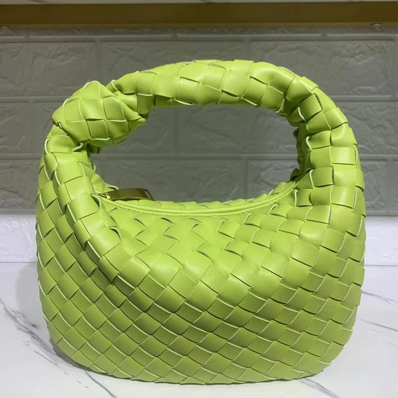 

2022 Solid Color Ladies Luxury Zipper Premium Crescent Clutch Handbag Braided Pleated Bag Classic Versatile Women's Bag