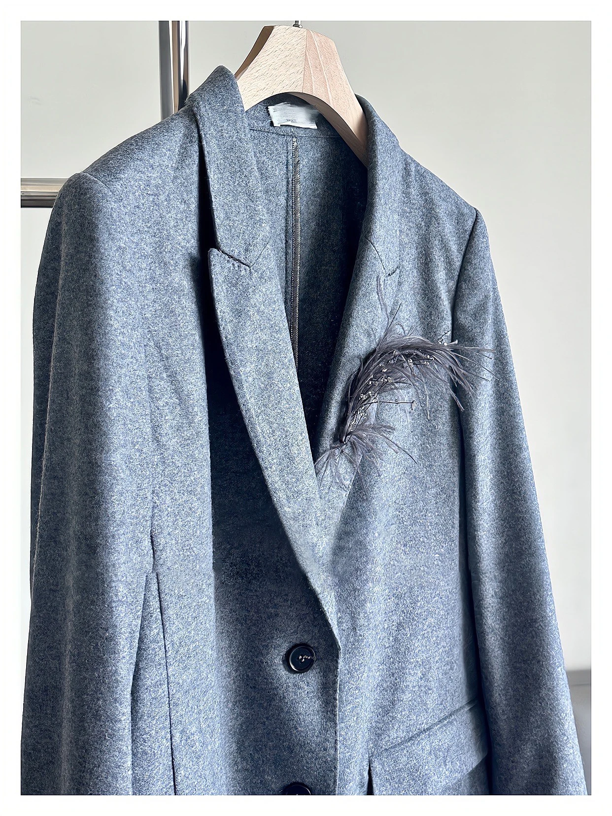 Рисунок 3 - Женский шерстяной костюм B * c