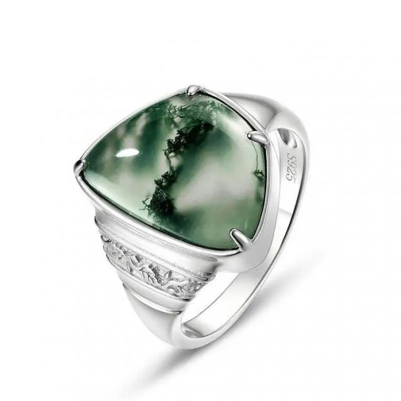 

Женское кольцо из серебра 925 пробы с искусственным драгоценным камнем