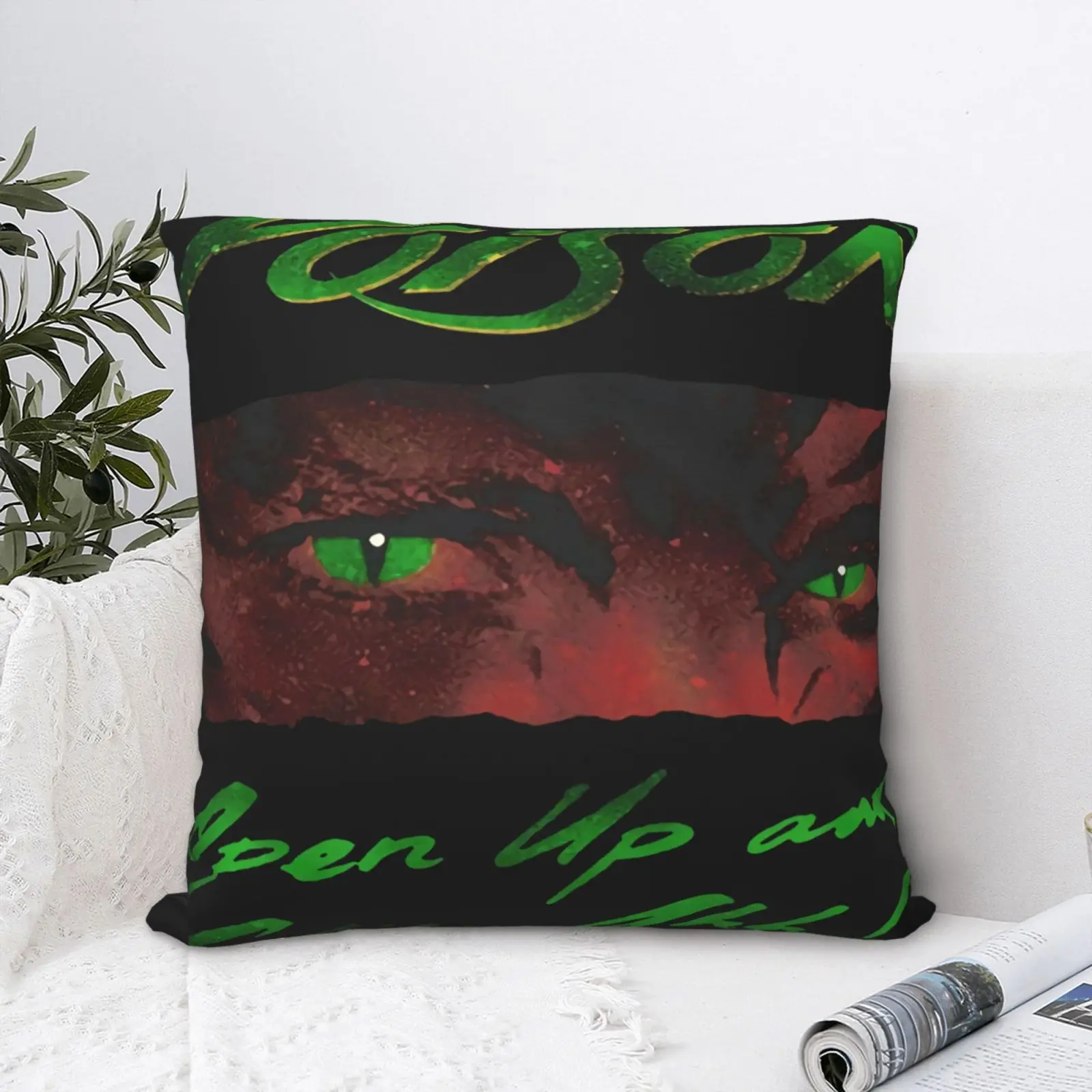 

Декоративные наволочки с ядом и надписью «Ahh»