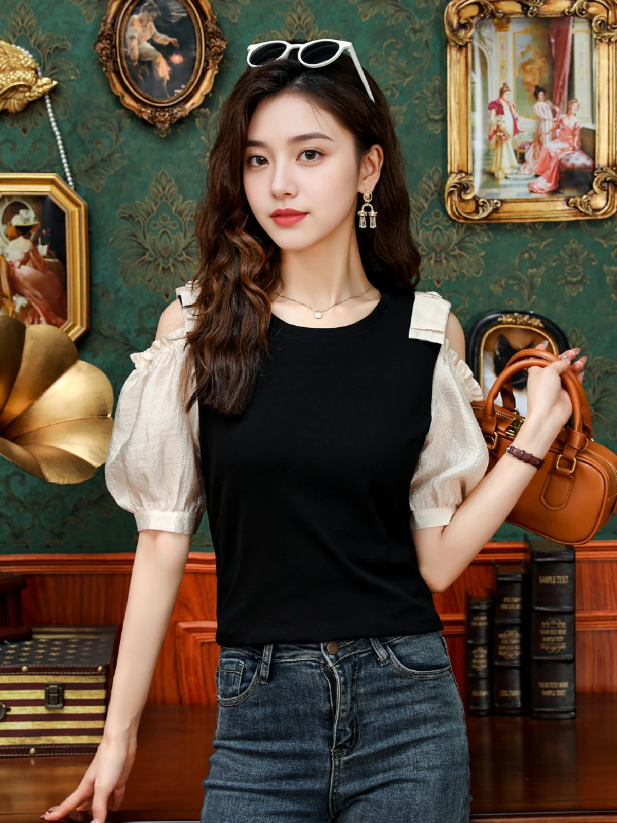 Новинка 2024 летняя темпераментная изящная футболка с открытыми плечами и