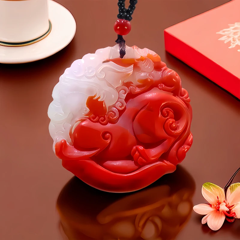 Ожерелье из натурального нефрита красного и белого цветов