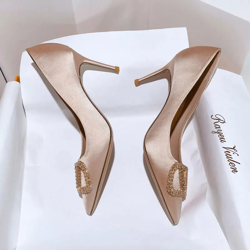 2023 Spring/Summer Luxury Women's High Heels High Quality V-shaped Buckle Slim Heels Fashionable Pumps Sexy Wedding Shoes