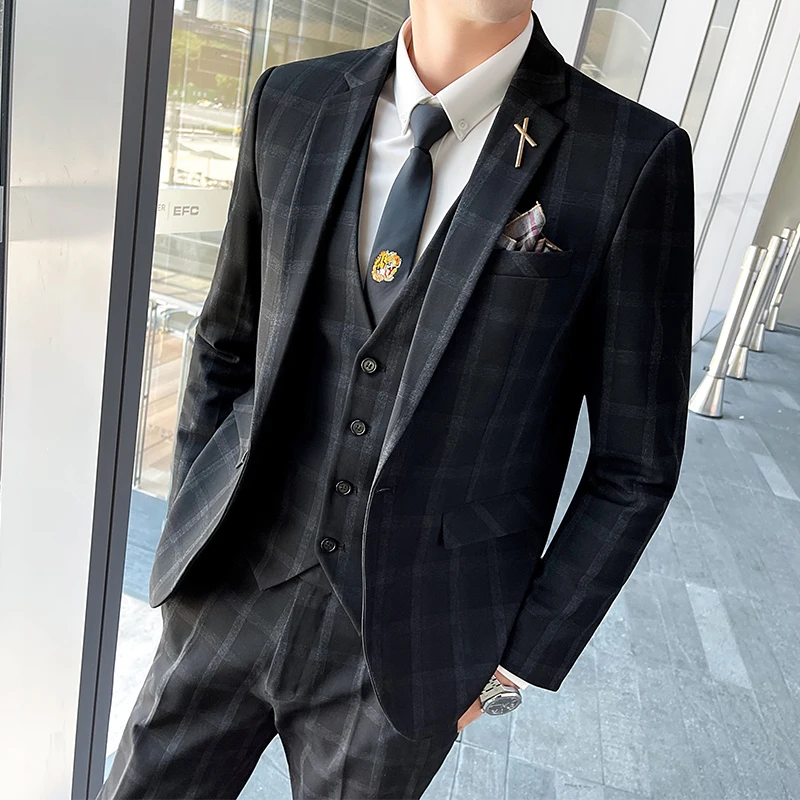 

The New Young Men Business Casual Suit 3 Sets of Big Yards Suits