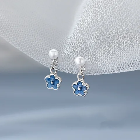 Серьги-гвоздики из серебра 925 с жемчугом и цветочком