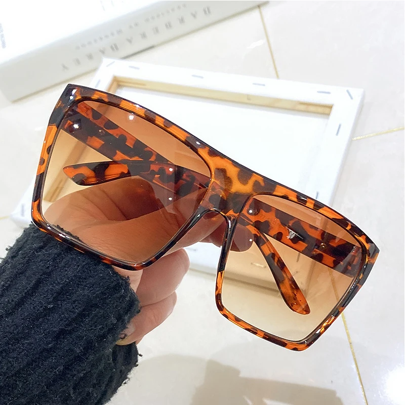 

Retro Trend Sunglasses Big Frame Sunglasses Female Square Bright Black Personality Sunglasses Cross-border Ins Catwalk Glasses