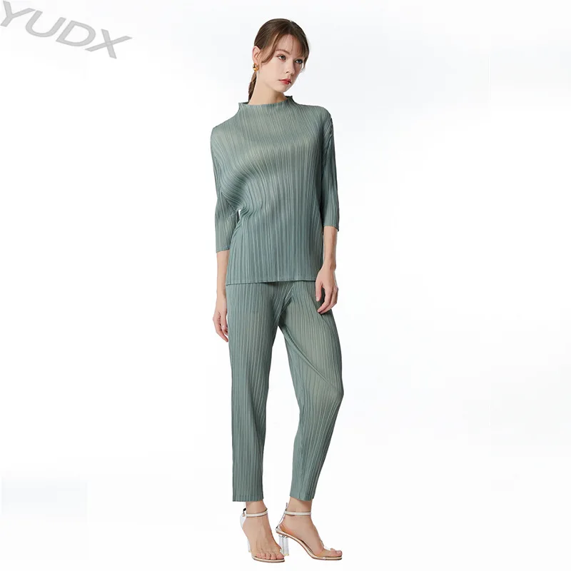 

Miyake Pleated Simple Women's Suit Casual Wear Premium Feeling Commuter Sport T-Shirt + Straight Nine Minute Pants Two Piece Set