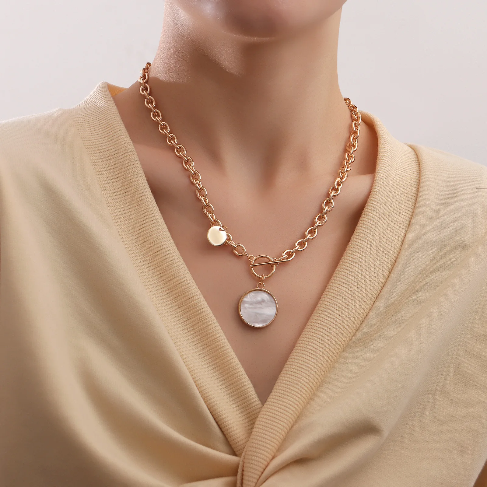 

New Punk Collarbone Chain Niche Design Mother-of-pearl Necklace Female Trend Alloy Sweater Chain Necklace N1322