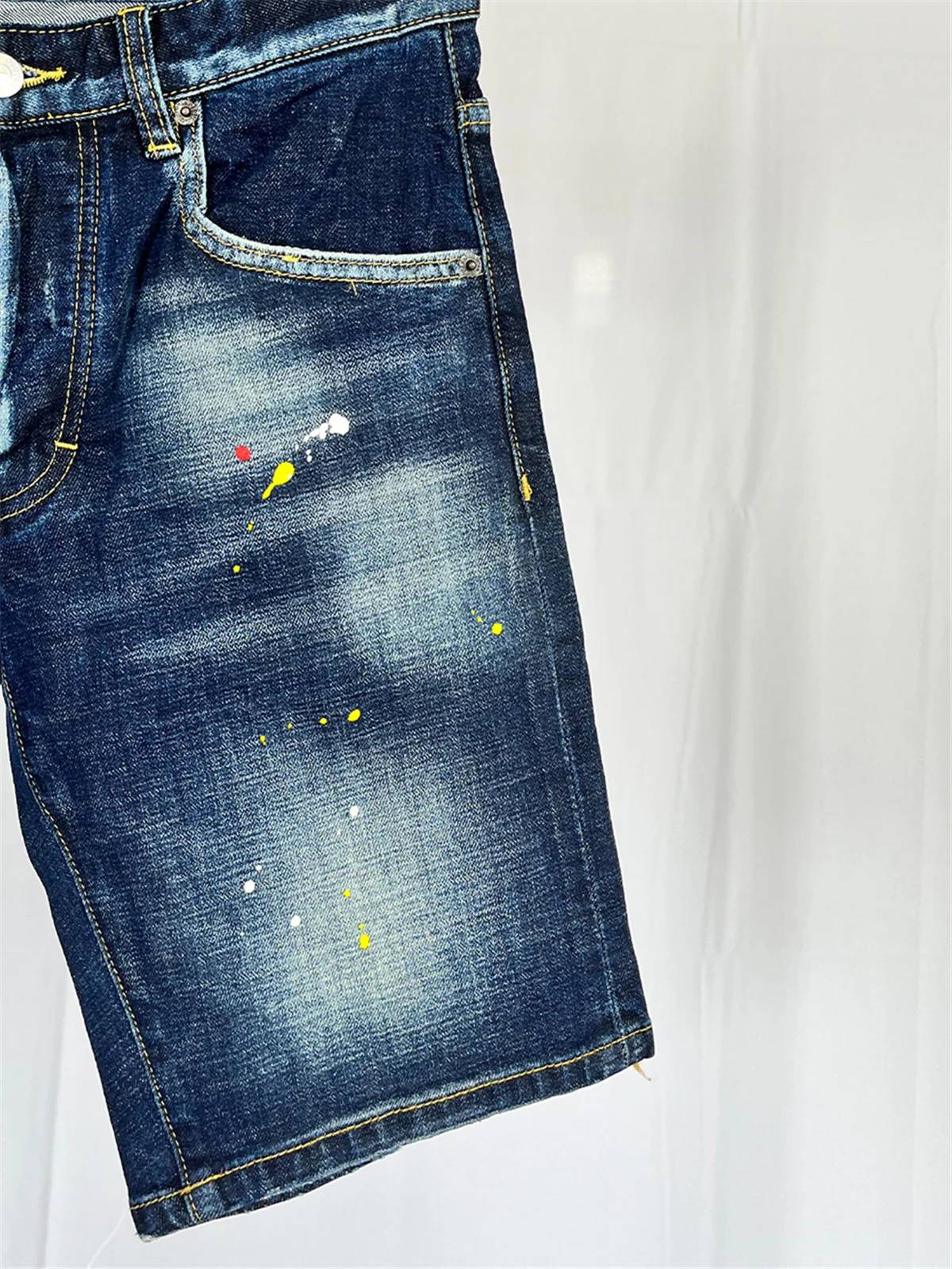 2024 Весна/Лето Новые джинсы D2 для модных мужчин стираные изношенные с принтом