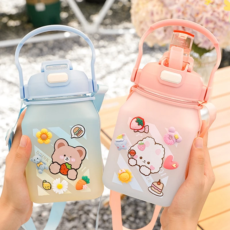 

Милая бутылка для воды для девочек с наклейками, соломенная чашка с большим животом, Спортивная бутылка для воды, кувшин для воды, детский же...