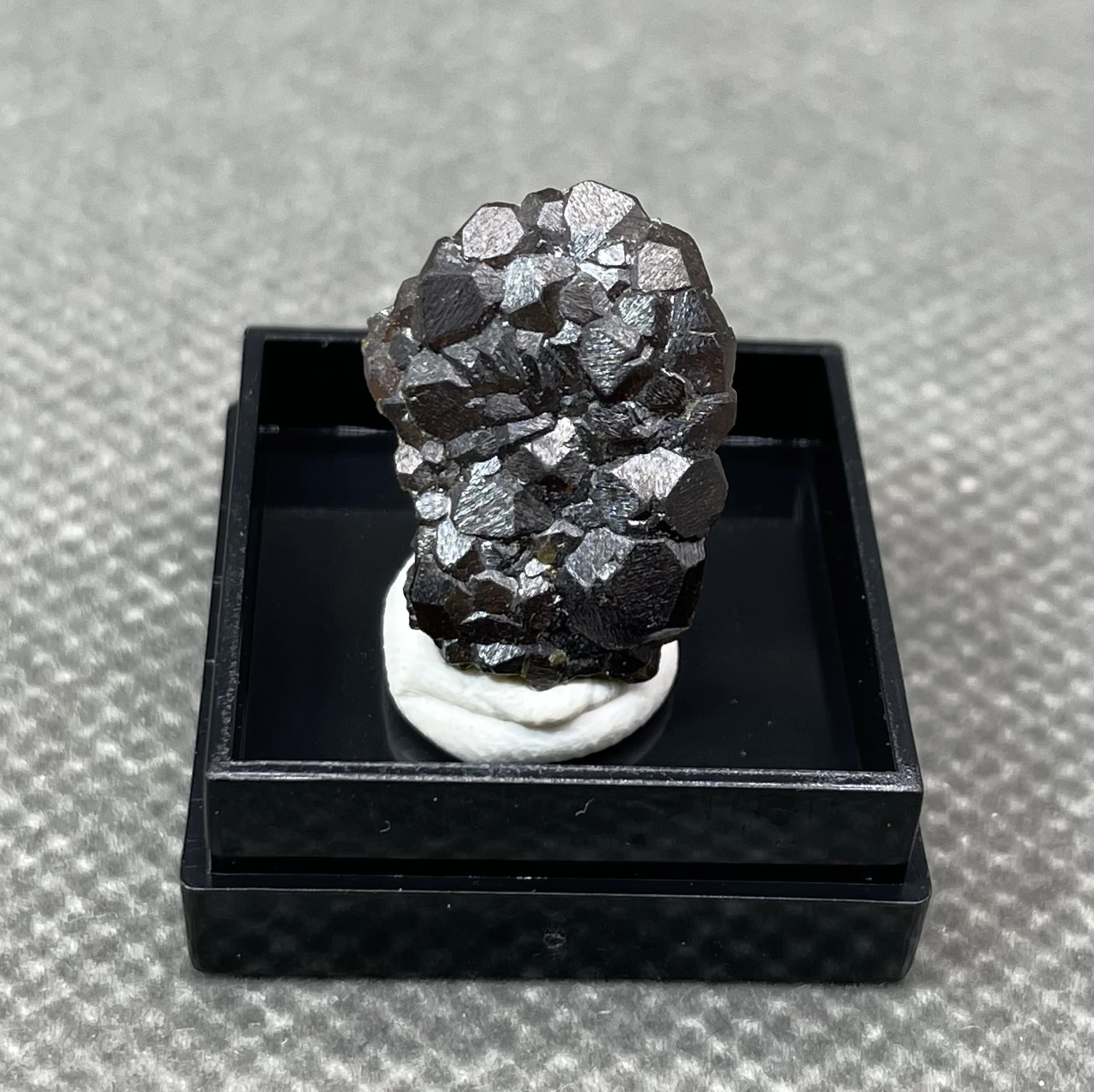 

Новинка! 100% натуральные камни и кристаллы для образцов минералов Andradite (меланит), Исцеляющие кристаллы, кварц + Размер 1 см