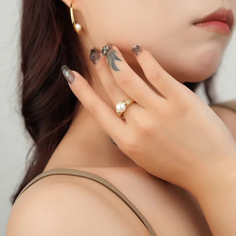 Новинка 2024 кольцо с жемчугом в стиле ретро для женщин и девушек золотистого цвета