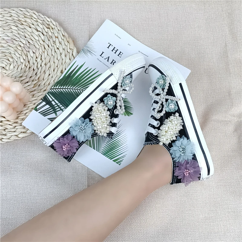 2022 Wholesale Spring and Summer Women's Canvas Shoes Small White Shoes Women's High top Handmade Customized Flower Casual Shoes