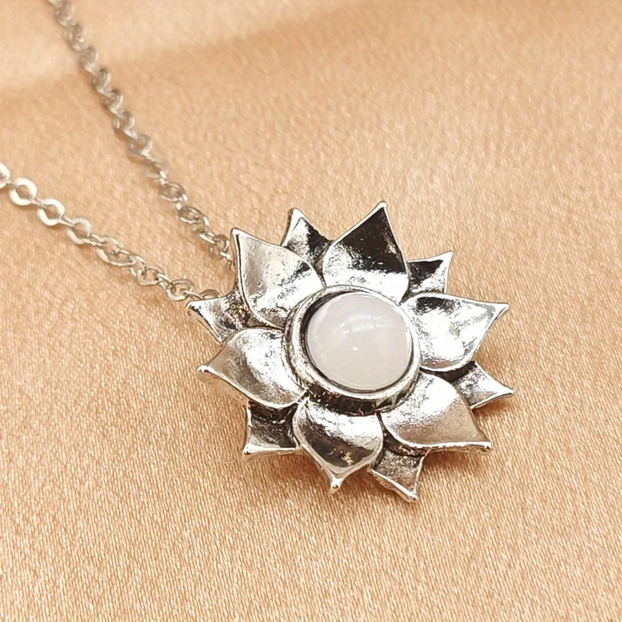 Модное и креативное ожерелье в виде лотоса качестве подарка для женщин на день