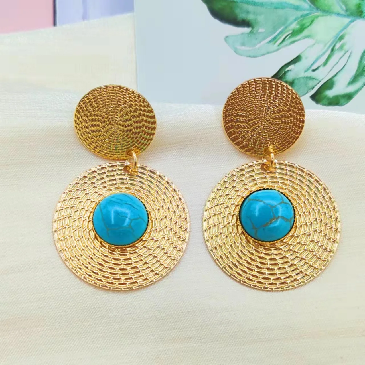 

European and American new greenstone pearl earrings personality retro fashion greenstone inlaid earrings