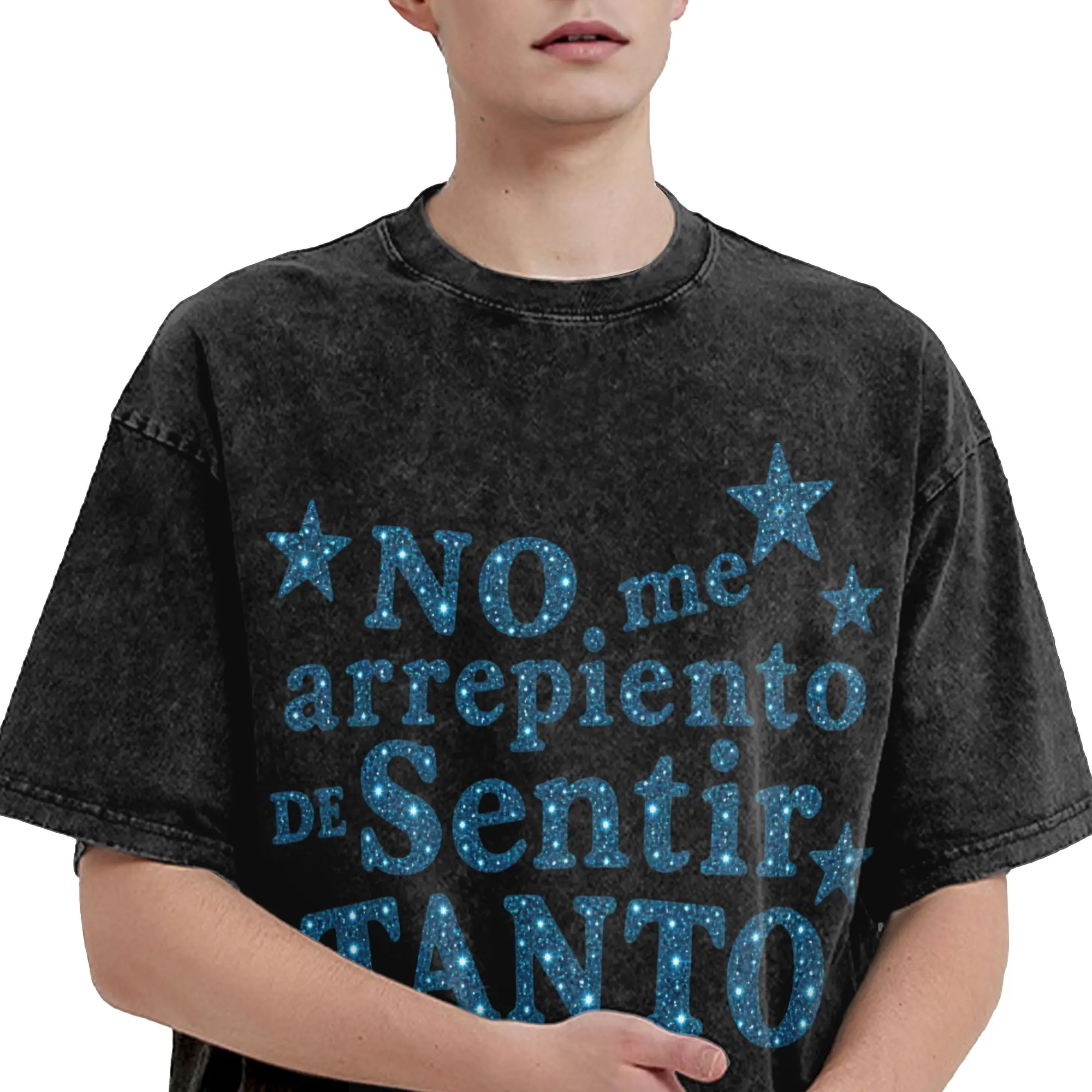 Фото Футболка с принтом «No Me Arrepiento De Sentir Tanto» Karols G NMADST, состаренная, оверсайз, для мужчин и женщин. №2