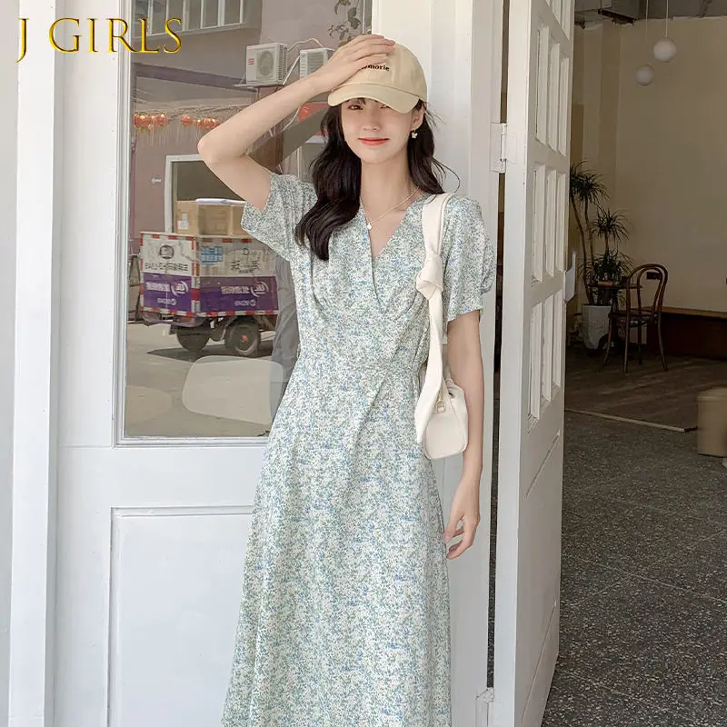 

Dress Women Lantern Sleeve Simple Folds V-neck Korean Style Sweet Maiden Mid-calf Floral Girls Students Popular Retro Summer Ins