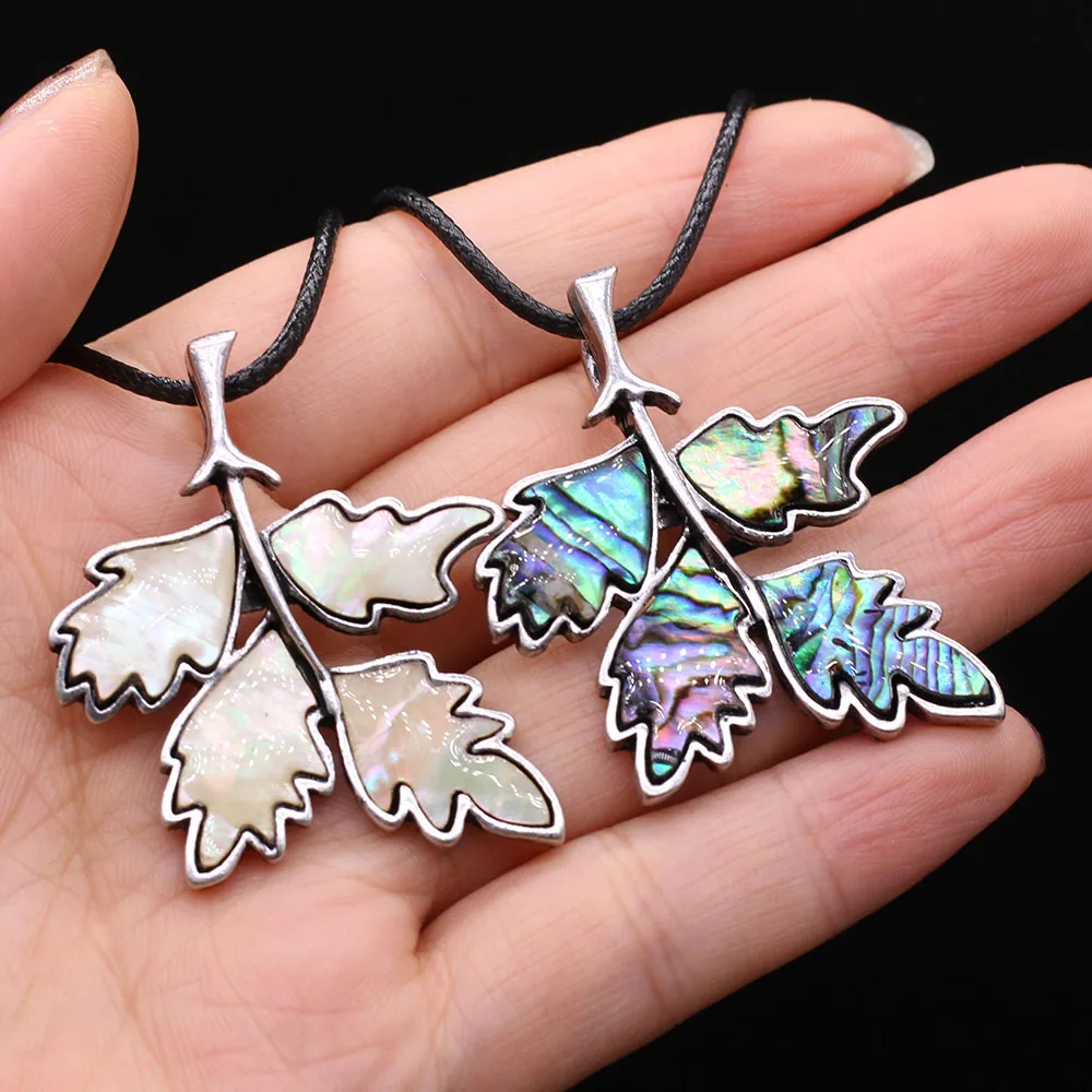 Купи Natural White Abalone Shell Pendant Necklace Vintage Leaf Shape Alloy Brooch Necklace With Leather Rope Charms Jewelry For Women за 236 рублей в магазине AliExpress