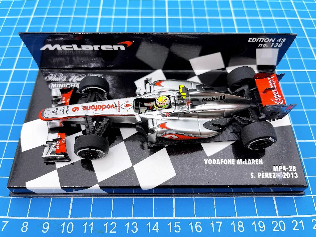 

MINICHAMPS 1:43 F1 MP4-28 Перес 2013 имитация ограниченного выпуска металлическая статическая модель автомобиля из смолы игрушечный подарок