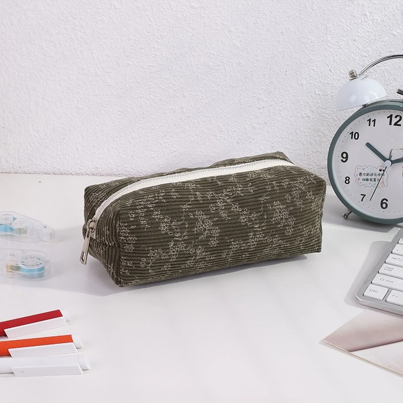 

Винтажный вельветовый пенал с цветочным принтом