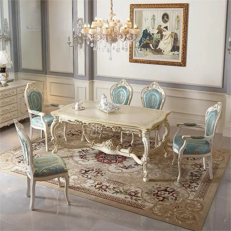 Деревянный обеденный стол