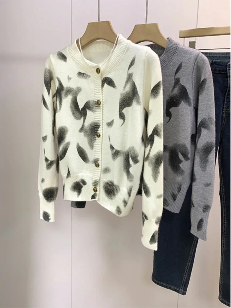 

V-neck Chic Cozy Warm Cardigan Sweater Fashion Vintage Korean-style Single-breasted Long-sleeved Sweater High Quality Knit Top